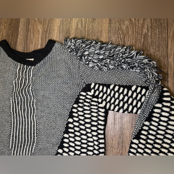 Tularosa Black and White Puff Sleeve Knit Sweater - Picture 6 of 6